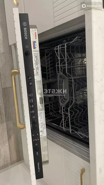 4-комнатная квартира, этаж 1 из 8, 172 м²