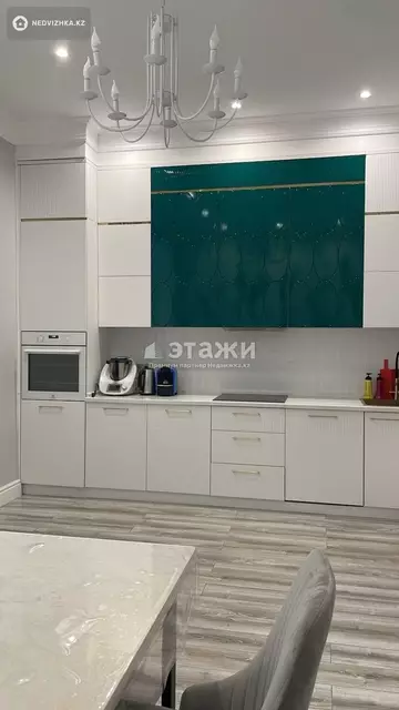 4-комнатная квартира, этаж 1 из 8, 172 м²