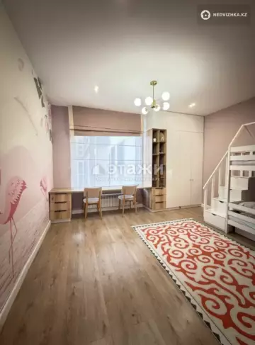 4-комнатная квартира, этаж 8 из 12, 120 м²