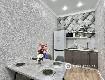 1-комнатная квартира, этаж 2 из 10, 43 м², посуточно