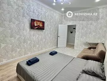 1-комнатная квартира, этаж 2 из 10, 42 м², посуточно