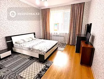 3-комнатная квартира, этаж 3 из 8, 92 м², на длительный срок