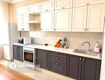 3-комнатная квартира, этаж 3 из 8, 92 м², на длительный срок