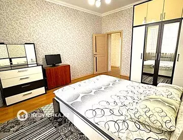 3-комнатная квартира, этаж 3 из 8, 92 м², на длительный срок