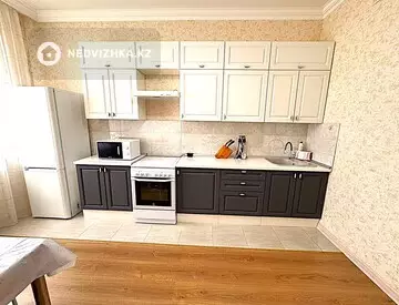 3-комнатная квартира, этаж 3 из 8, 92 м², на длительный срок