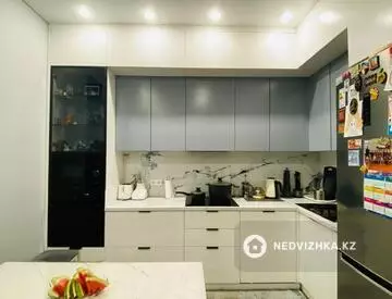 3-комнатная квартира, этаж 10 из 10, 80 м²