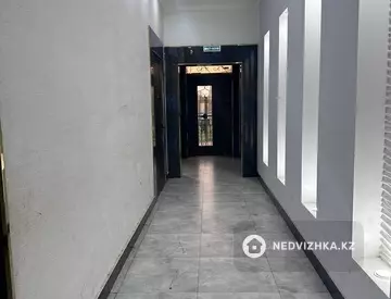 2-комнатная квартира, этаж 9 из 9, 68 м², на длительный срок