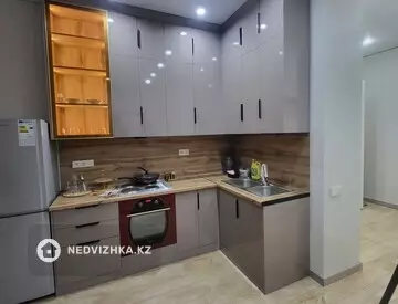 2-комнатная квартира, этаж 11 из 12, 45 м², посуточно