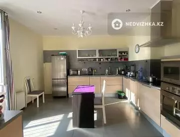 3-комнатная квартира, этаж 10 из 13, 133 м²