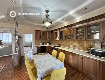 5-комнатный дом, 12.5 соток, 200 м²