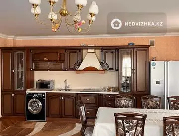 3-комнатная квартира, этаж 11 из 11, 108 м²