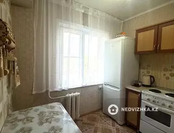 3-комнатная квартира, этаж 4 из 5, 60 м²