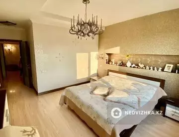 4-комнатная квартира, этаж 4 из 15, 132 м²