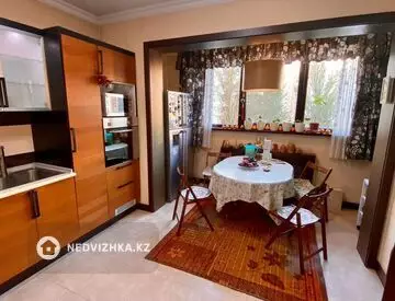 4-комнатная квартира, этаж 4 из 15, 132 м²