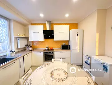 3-комнатная квартира, этаж 9 из 9, 81 м²