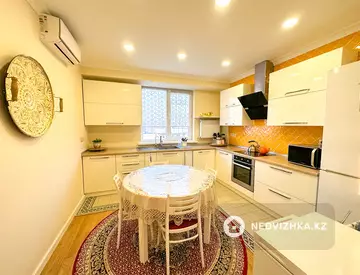 3-комнатная квартира, этаж 9 из 9, 81 м²