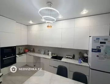 2-комнатная квартира, этаж 3 из 12, 63 м²