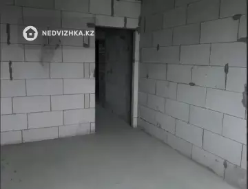 1-комнатная квартира, этаж 9 из 12, 38 м²