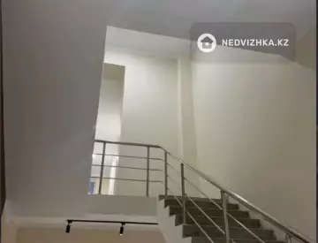 1-комнатная квартира, этаж 9 из 12, 38 м²