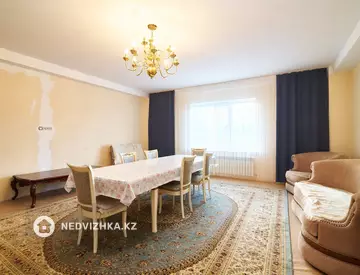 4-комнатная квартира, этаж 3 из 5, 317 м²