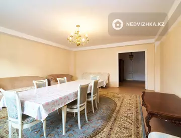 4-комнатная квартира, этаж 3 из 5, 317 м²