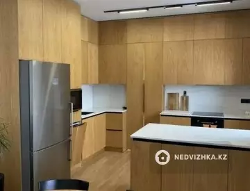 3-комнатная квартира, этаж 2 из 4, 130 м²