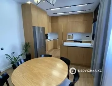 3-комнатная квартира, этаж 2 из 4, 130 м²