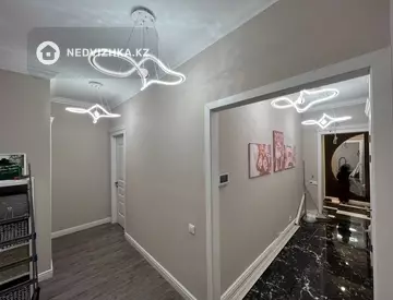 4-комнатная квартира, этаж 4 из 19, 145 м²