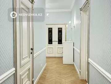 4-комнатная квартира, этаж 10 из 10, 147 м²