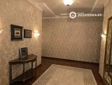4-комнатная квартира, этаж 7 из 7, 280 м²
