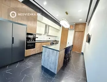 3-комнатная квартира, этаж 7 из 8, 173 м²