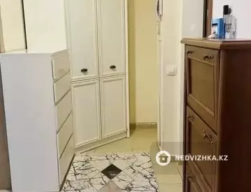 3-комнатная квартира, этаж 1 из 8, 90 м²