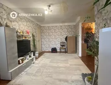 2-комнатная квартира, этаж 4 из 4, 40 м²