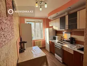 3-комнатная квартира, этаж 3 из 3, 64 м²