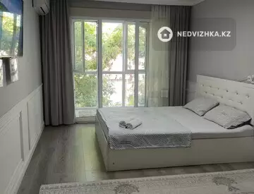 1-комнатная квартира, этаж 3 из 5, 39 м², посуточно