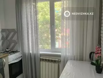 1-комнатная квартира, этаж 3 из 5, 39 м², посуточно