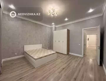 3-комнатная квартира, этаж 4 из 8, 100 м²