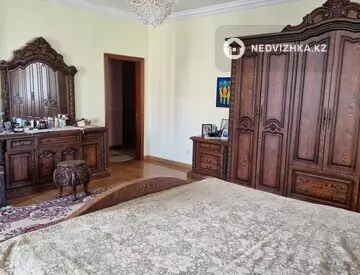 2-комнатная квартира, этаж 3 из 9, 102 м²
