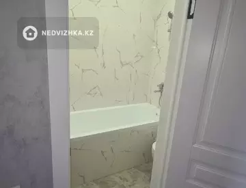 1-комнатная квартира, этаж 3 из 10, 37 м²