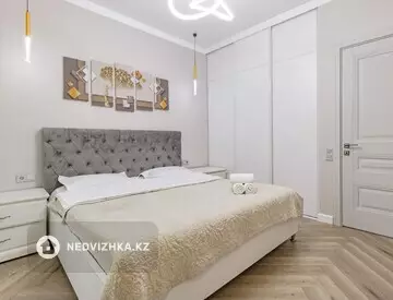 2-комнатная квартира, этаж 4 из 12, 55 м², посуточно