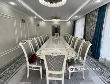 6-комнатная квартира, этаж 5 из 9, 228 м²