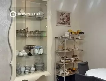 3-комнатная квартира, этаж 4 из 10, 104 м²