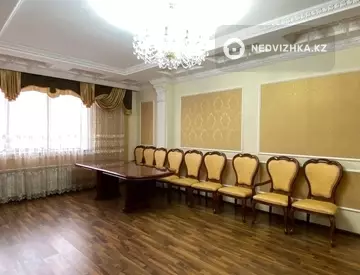 4-комнатная квартира, этаж 3 из 12, 164 м²