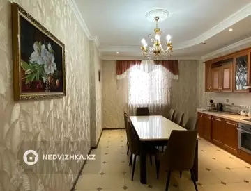 4-комнатная квартира, этаж 3 из 12, 164 м²