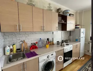1-комнатная квартира, этаж 3 из 9, 50 м²
