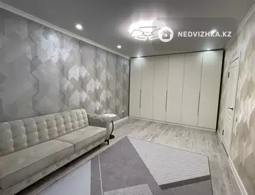 1-комнатная квартира, этаж 10 из 13, 43 м², на длительный срок