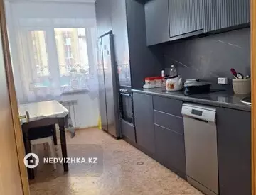 3-комнатная квартира, этаж 2 из 9, 76 м², на длительный срок