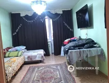 3-комнатная квартира, этаж 2 из 9, 76 м², на длительный срок