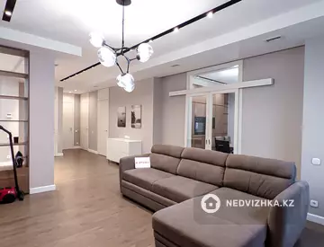 4-комнатная квартира, этаж 25 из 25, 130 м², на длительный срок