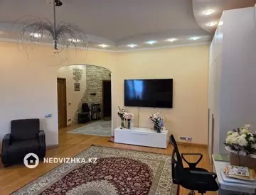 2-комнатная квартира, этаж 8 из 10, 90 м²